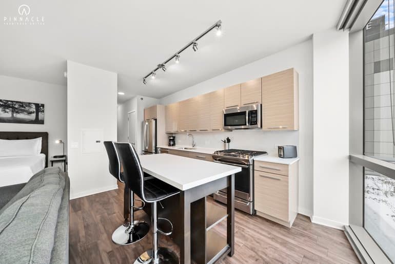 727 West Madison Studio 11