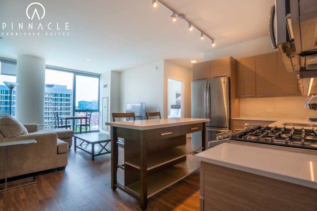 727 West Madison 1 Bedroom 07
