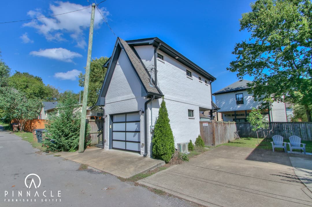 1003 10th Ave N Studio B