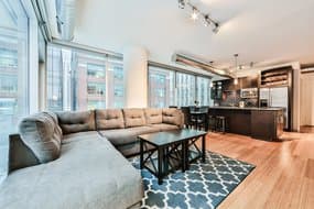 9 Benefits of Chicago Fully Furnished Short Term Housing vs. Hotels
