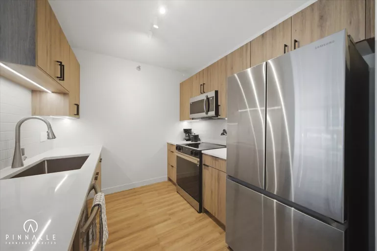 215 West Studio 08-2